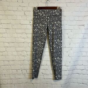 Eddie Bauer Leopard Printed Grey Leggings size Large (14/16)